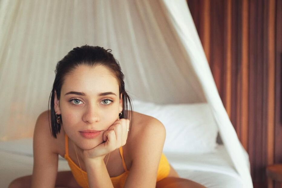 Daniela Melchior sensual desfruta do sol na Tailândia