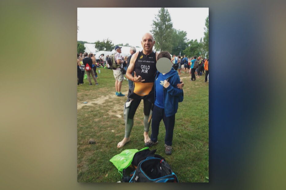 Família de triatleta de costas voltadas e em guerra por criança