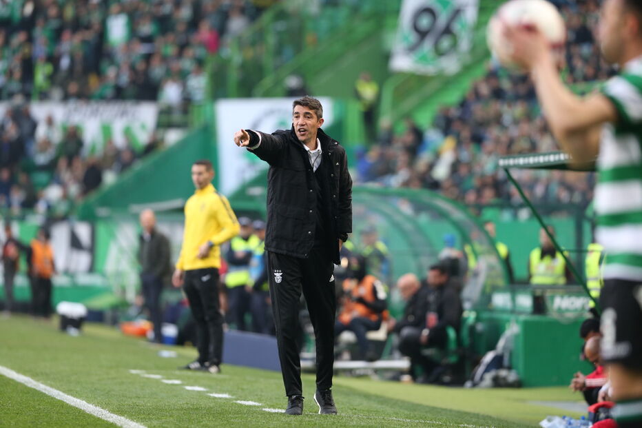 Bruno Lage no banco do Benfica em Alvalade