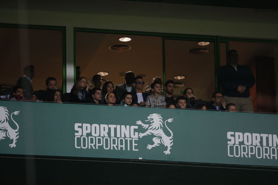 Imagens mostram Ronaldo e Gio longe de Dolores em Alvalade