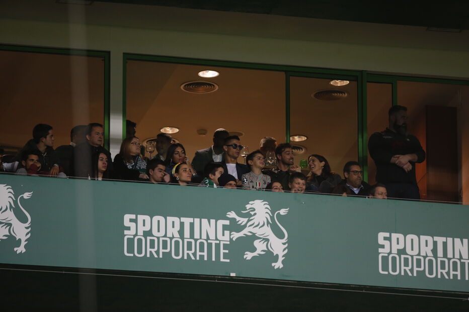 Imagens mostram Ronaldo e Gio longe de Dolores em Alvalade