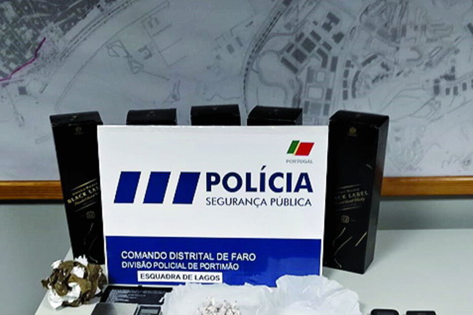 Droga e dinheiro apreendidos 