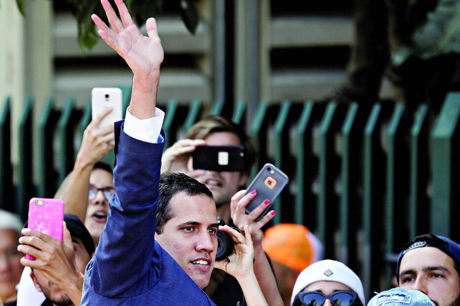 Guaidó assumiu-se como chefe de Estado interino e tem o apoio dos EUA    