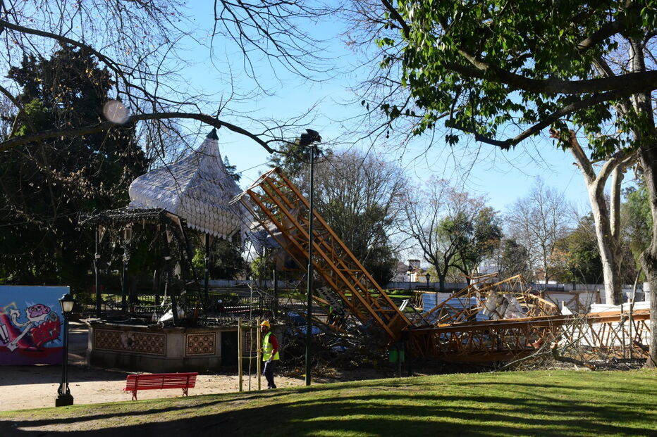 Queda de grua causa danos materiais em Évora