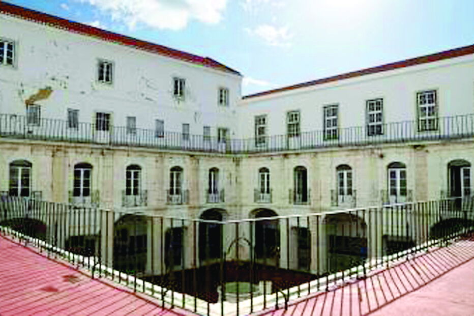 O Quartel da Graça está situado numa zona histórica e turística de Lisboa e tem uma vista privilegiada sobre a cidade