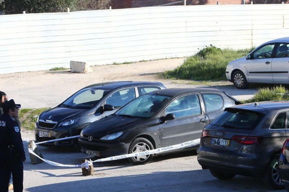 Filha bebé do homem que degolou sogra no Seixal encontrada morta dentro de carro, em Corroios.