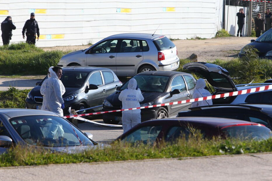 Filha bebé do homem que degolou sogra no Seixal encontrada morta dentro de carro, em Corroios.
