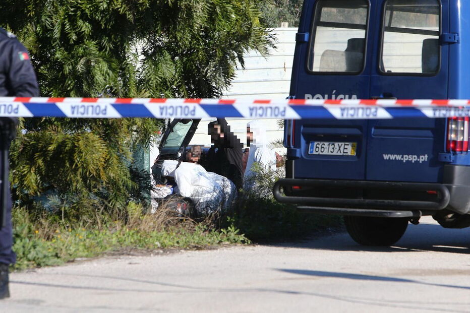 Filha bebé do homem que degolou sogra no Seixal encontrada morta dentro de carro, em Corroios.