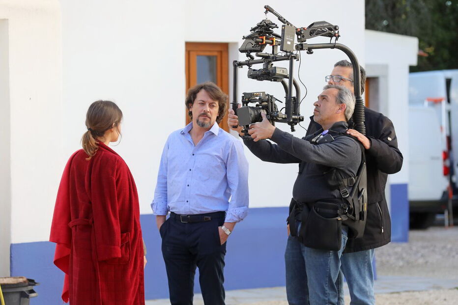 Mafalda Castro, António Cerdeira e Jorge Queiroga nas gravações da telenovela 'Alguém Perdeu', da CMTV