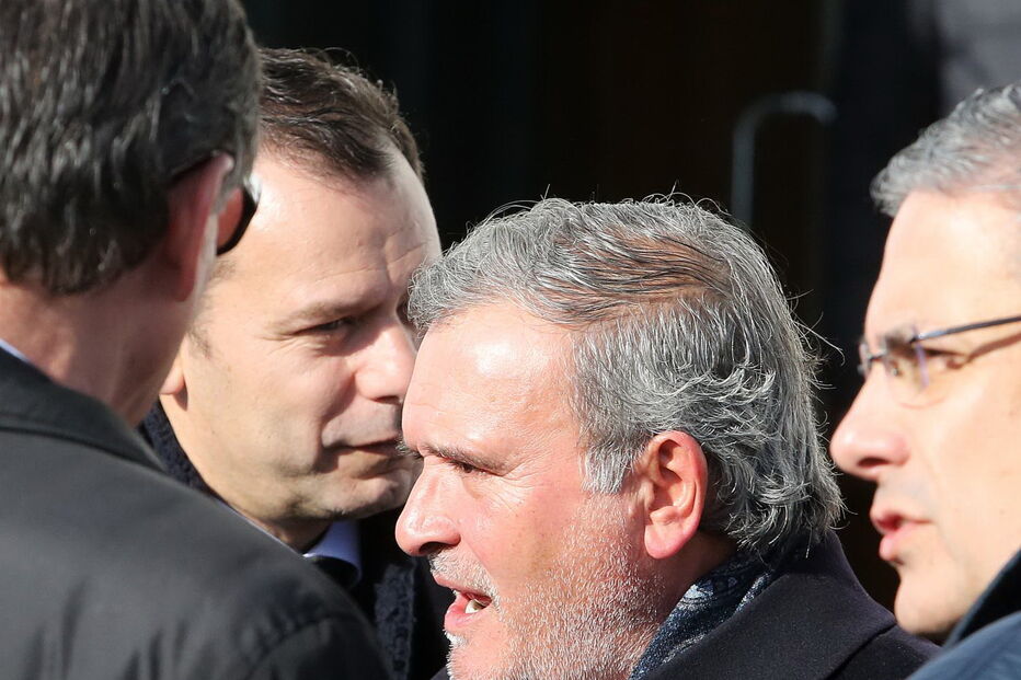 Luís Montenegro e Miguel Relvas no funeral do pai de Pedro Passos Coelho