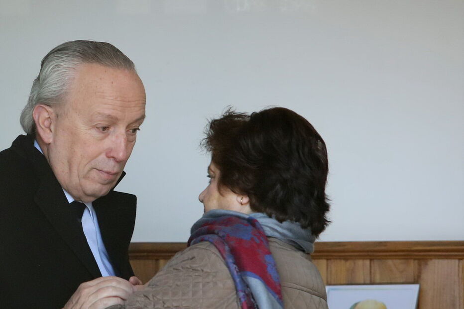 Pedro Santana Lopes no funeral do pai de Pedro Passos Coelho