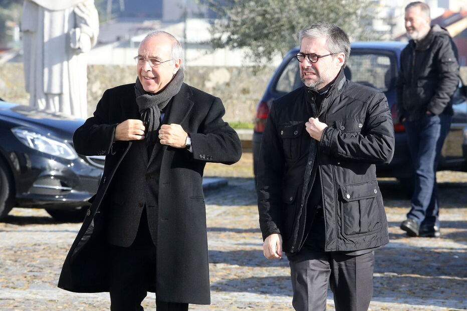 Marques Mendes e Marco António Costa no funeral do pai de Pedro Passos Coelho