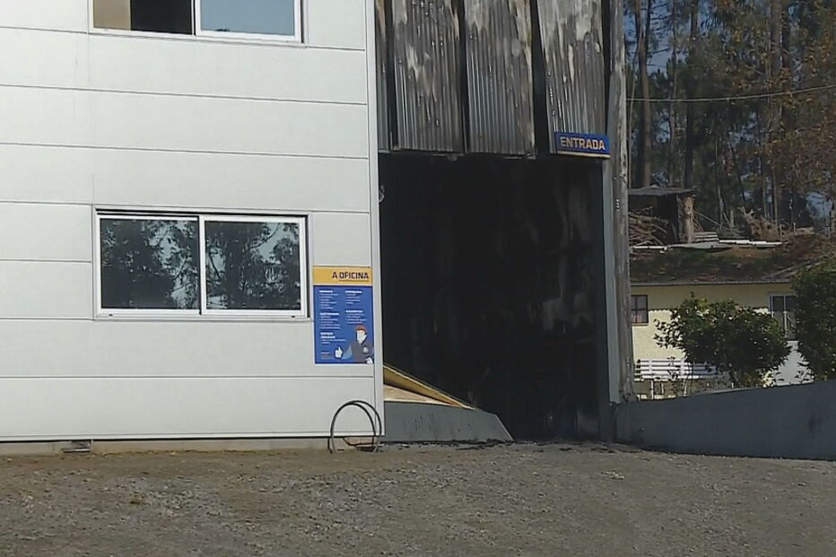 Incêndio em oficina danifica 17 carros em Vila Verde