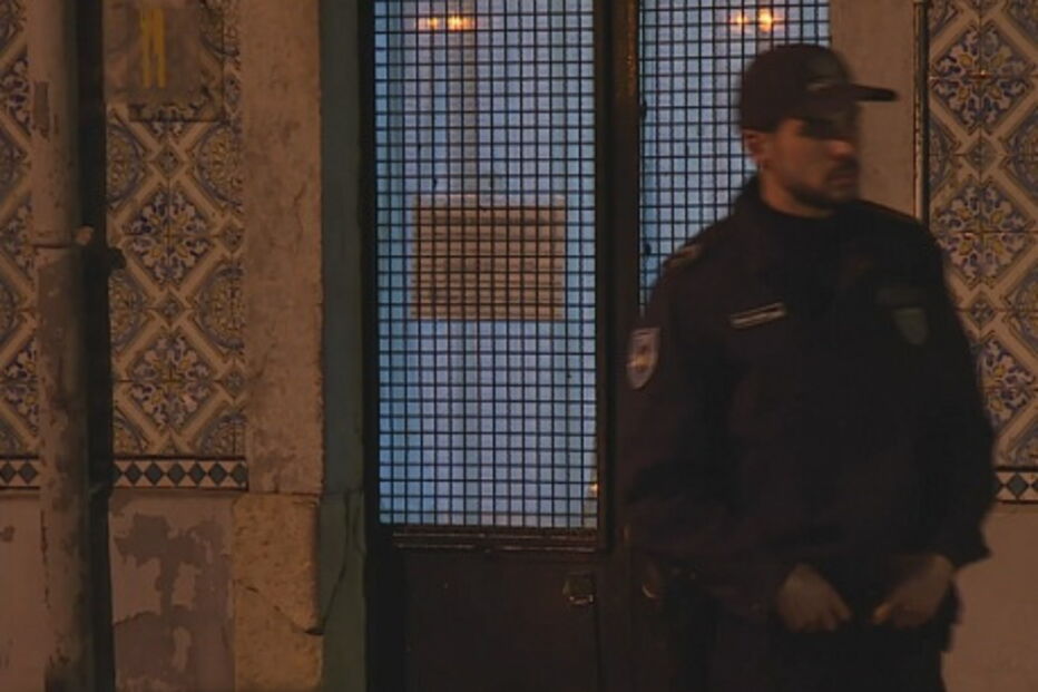 Corpo retirado de restaurante de Lisboa ao fim de oito horas de espera