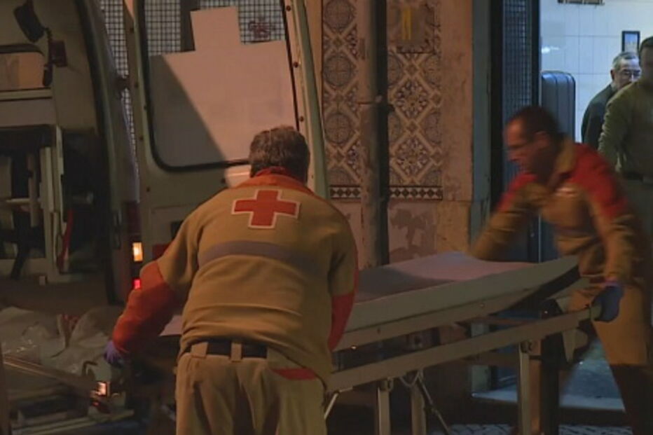 Corpo retirado de restaurante de Lisboa ao fim de oito horas de espera