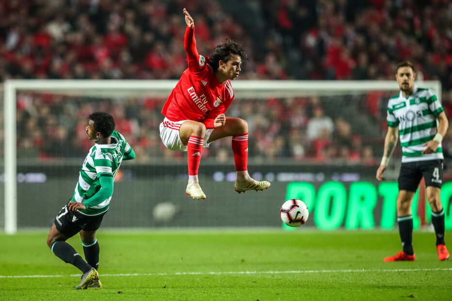 João Félix em lance do Benfica - Sporting