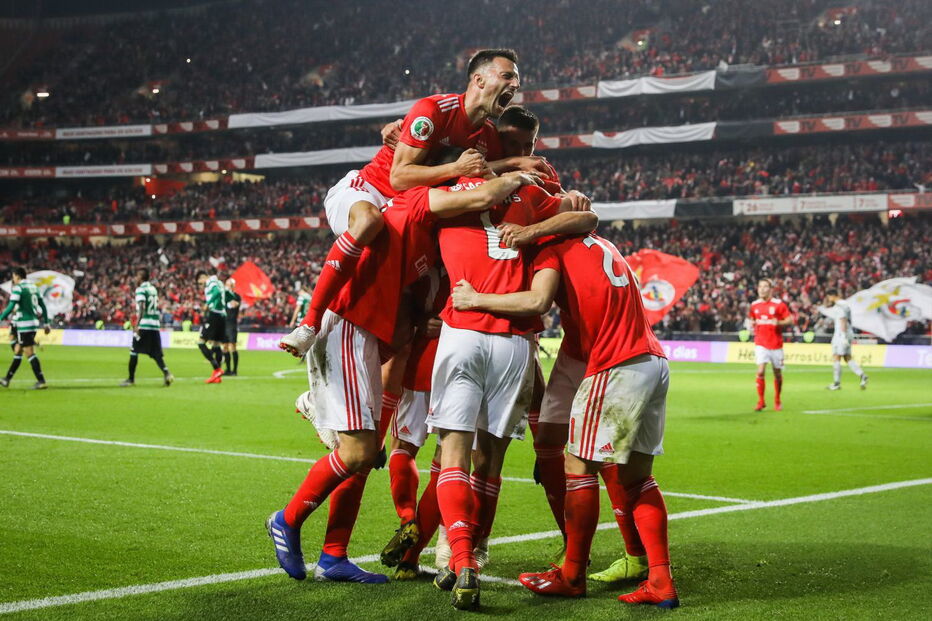 Benfica celbra segundo golo marcado ao Sporting na meia-final da Taça
