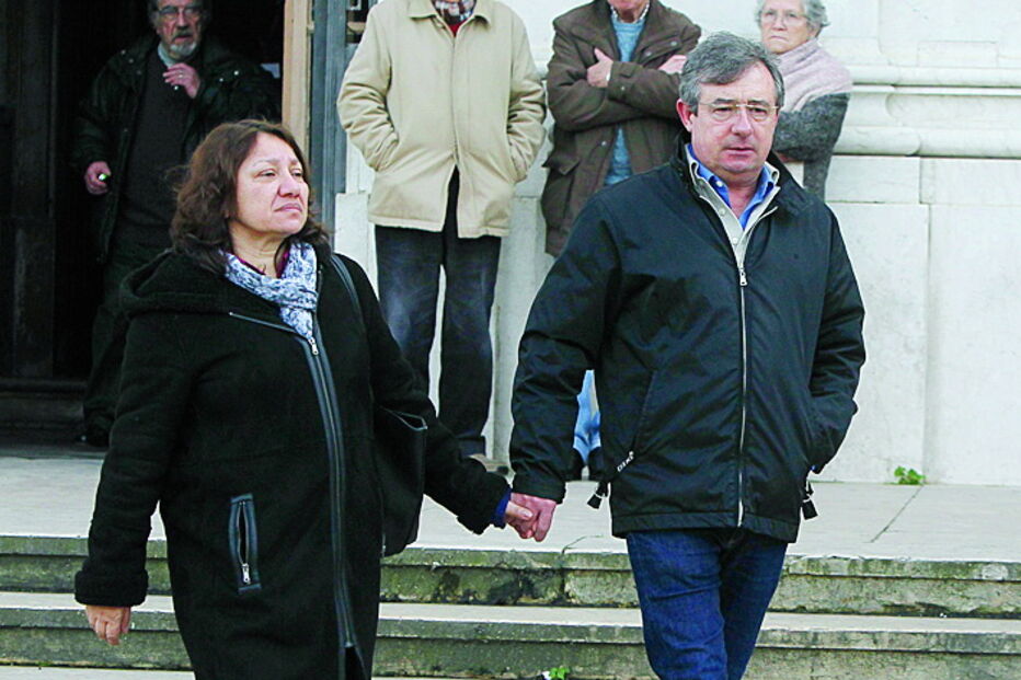 Luís Aleluia e a mulher, Zita Favretto, à saída da Basílica da Estrela