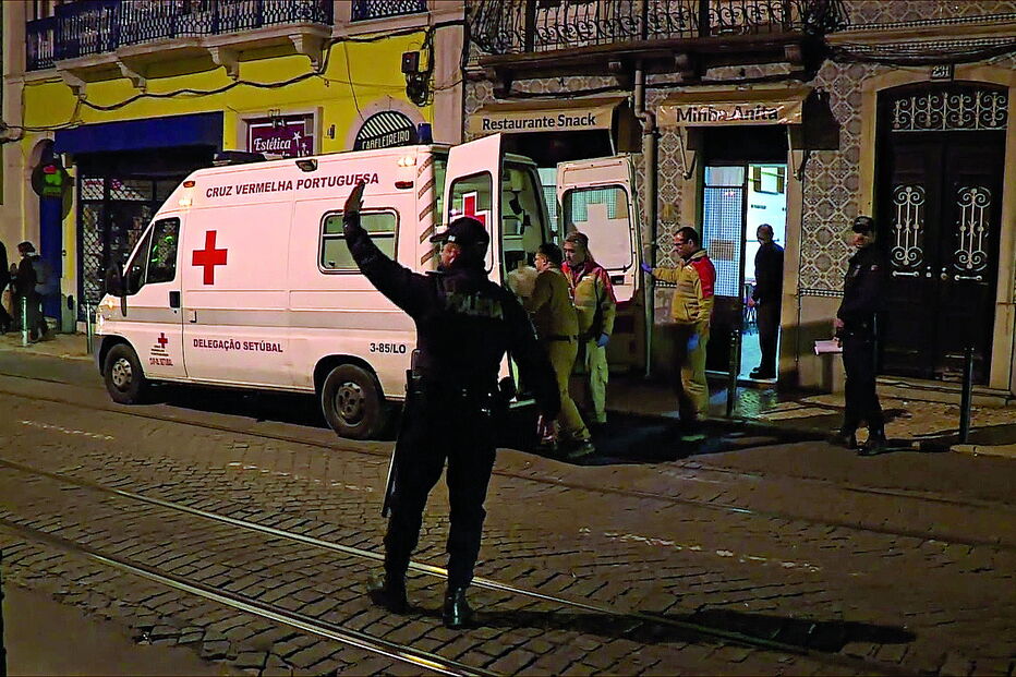 Corpo só foi retirado pela Cruz Vermelha às 20h30, muito tempo depois de ter sido declarado o óbito 