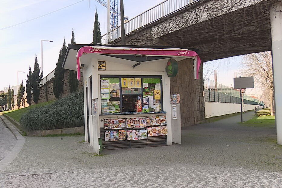 Quiosque Ventura, localizado numa rua central da cidade do Porto, foi alvo de um furto durante a madrugada de ontem 