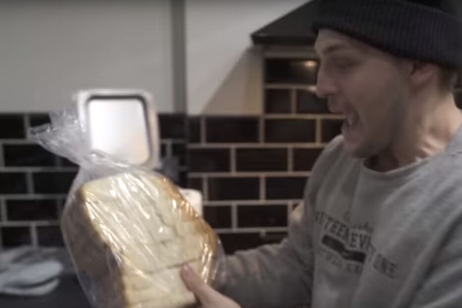 Dupla de youtubers faz sandes em que o recheio vai de Londres e Sydney