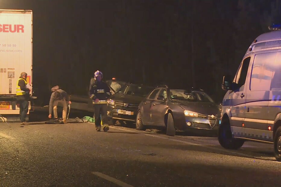Choque em cadeia na A1 na zona de Pombal
