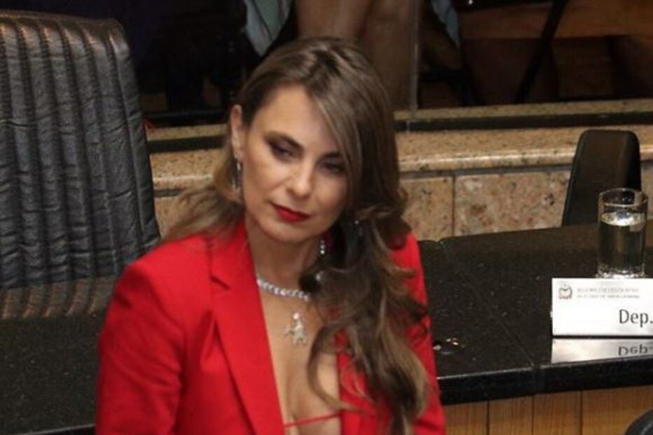 Decote de deputada causa furor... e polémica no Brasil