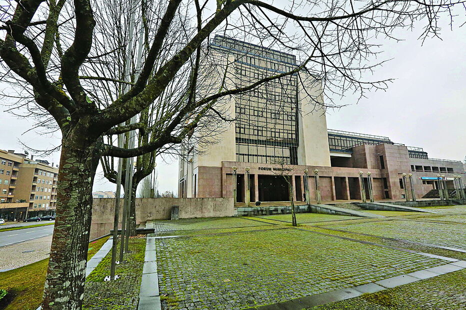 Homem de 55 anos foi alvo de processo disciplinar que culminou, em 2005, com uma decisão agora considerada nula 