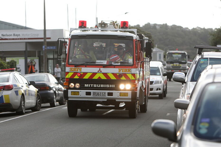 Incêndio obriga a retirar 700 pessoas de cidade da Nova Zelândia