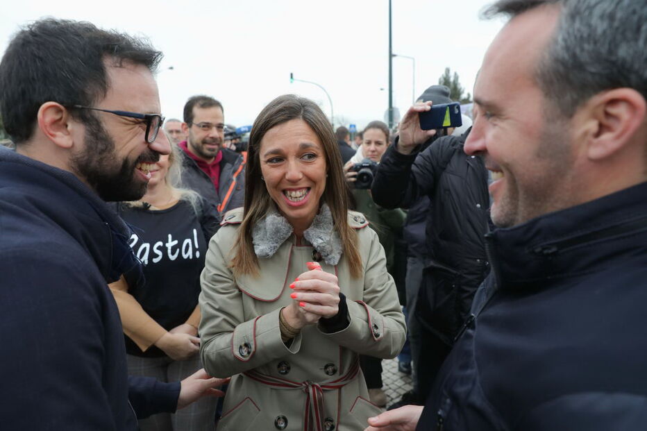 Dezenas de profissionais manifestam-se junto ao Hospital de Santa Maria em Lisboa