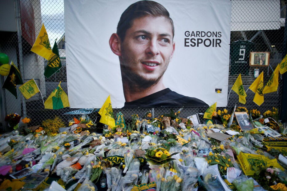 Clube do Nantes homenageia Emiliano Sala e retira camisola 9
