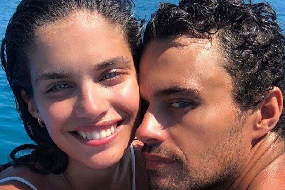 Sara Sampaio e o namorado Oliver Ripley