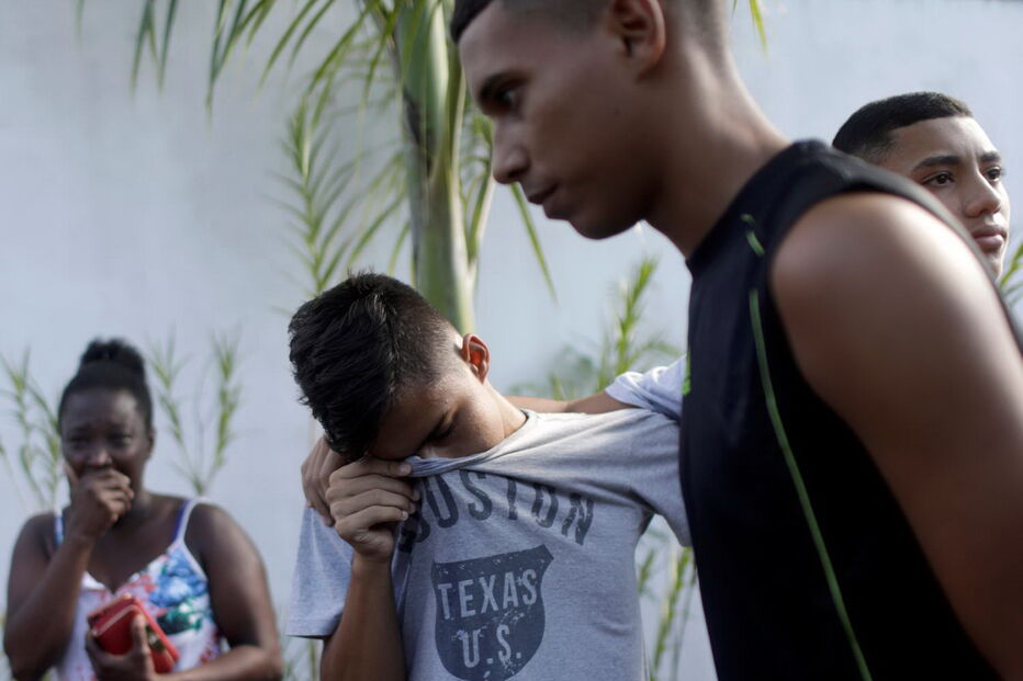 Incêndio em centro de treinos de Flamengo mata seis jogadores e quatro funcionários