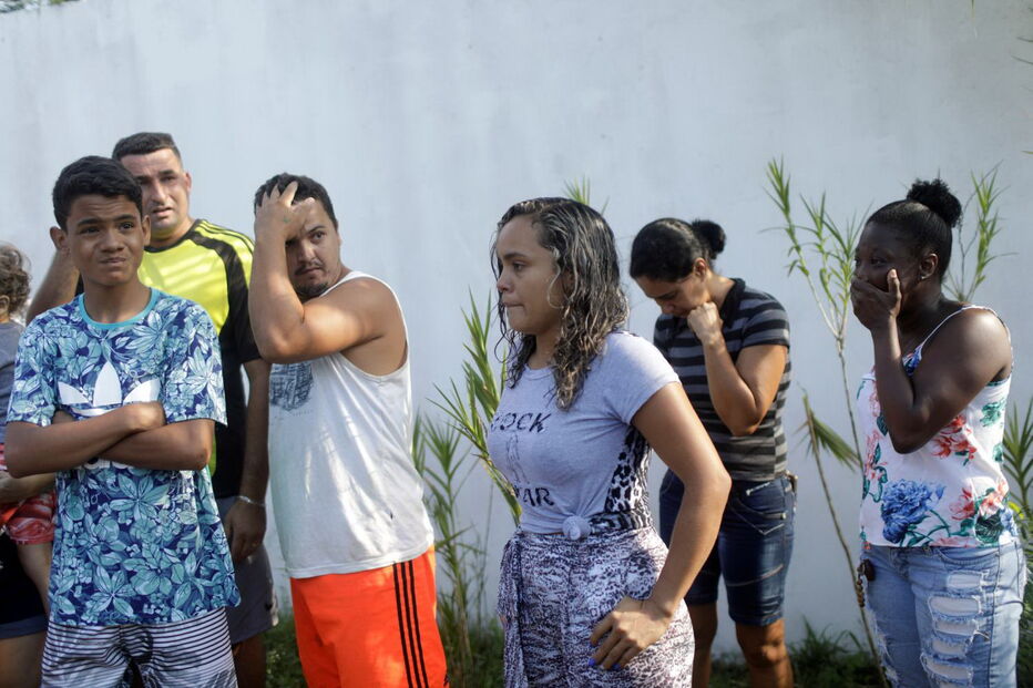 Incêndio em centro de treinos de Flamengo mata seis jogadores e quatro funcionários