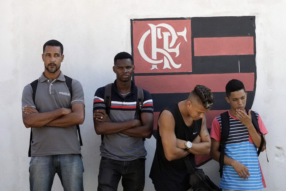 Incêndio em centro de treinos de Flamengo mata seis jogadores e quatro funcionários