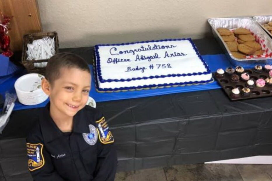 Menina de seis anos com cancro realiza sonho de ser polícia