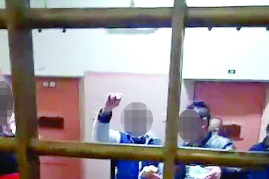 Presos dão festa em direto no Facebook