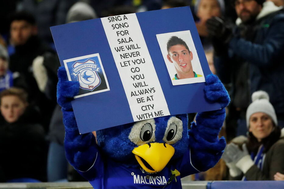 Homenagem a Emiliano Sala no primeiro jogo do Cardiff após a sua morte