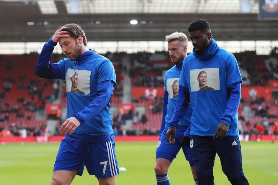 Homenagem a Emiliano Sala no primeiro jogo do Cardiff após a sua morte