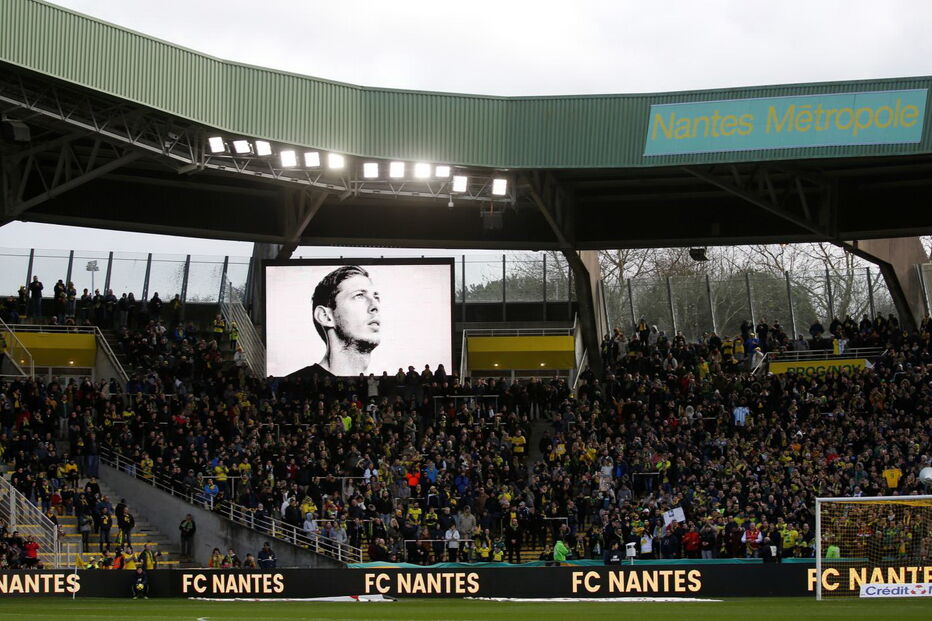 Estádio do Nantes levanta-se em homenagem a Emiliano Sala