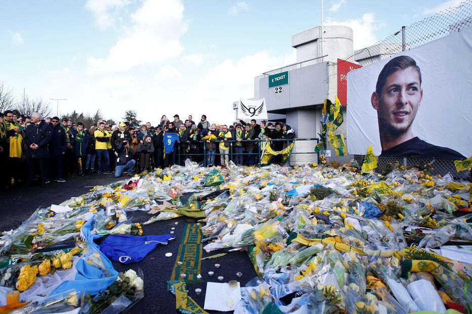 Estádio do Nantes levanta-se em homenagem a Emiliano Sala