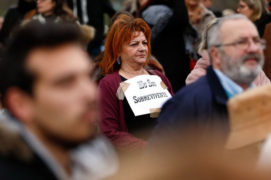 Centenas marcharam em silêncio em Lisboa para homenagear vítimas de violência doméstica
