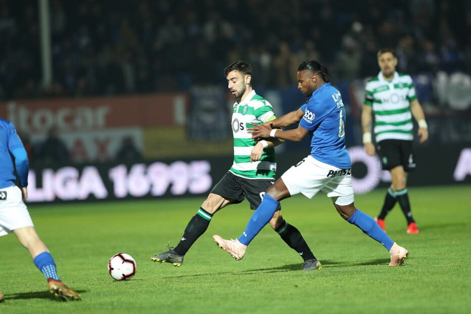 Bruno Fernandes em ação no Feirense - Sporting