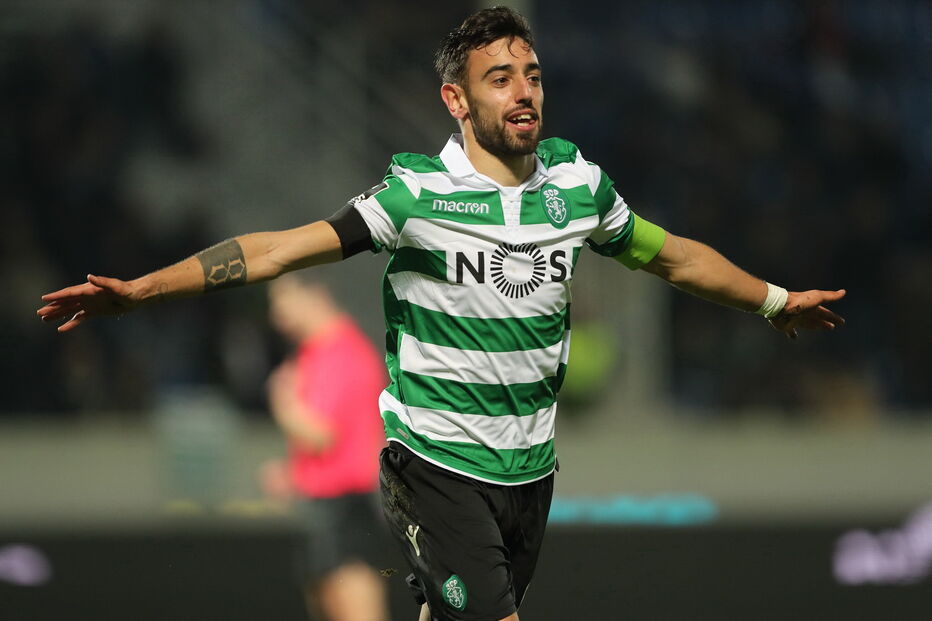 Bruno Fernandes celebra golo marcado ao Feirense