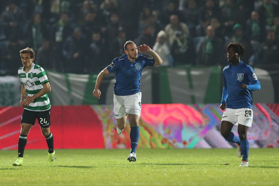 Stivan celebra golo do Feirense ao Sporting