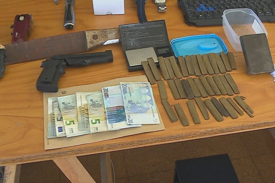 Dois menores entre os nove detidos pela PSP após vaga de assaltos em Famalicão