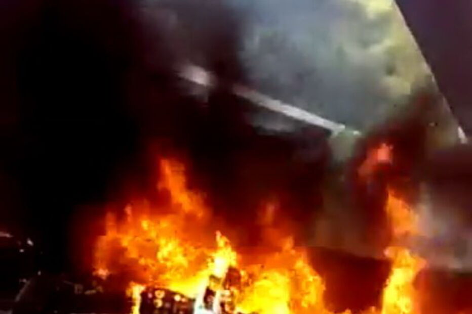 Helicóptero bate contra camião em estrada de São Paulo e faz dois mortos	