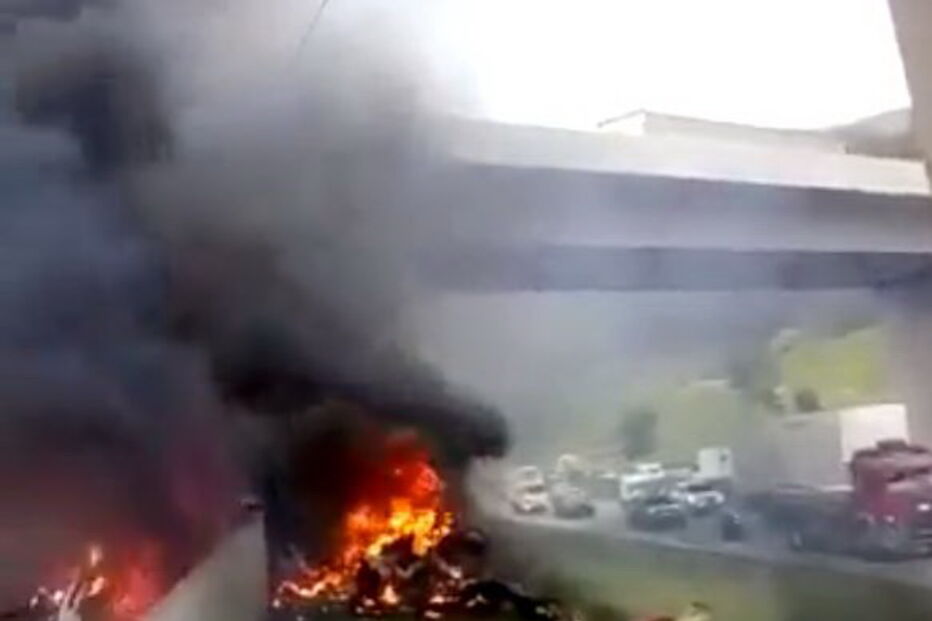 Helicóptero bate contra camião em estrada de São Paulo e faz dois mortos	