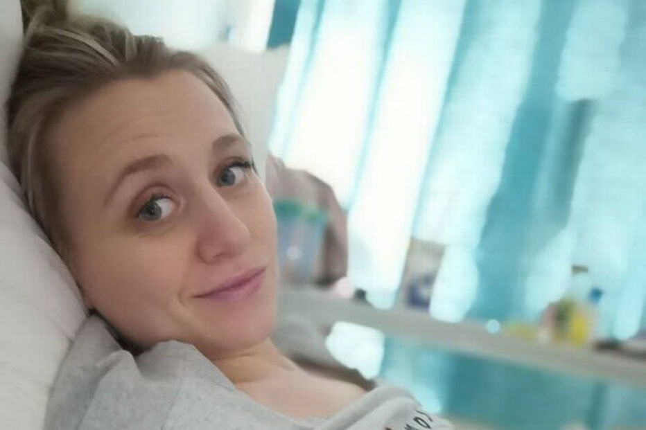 bebé retirado da barriga da mãe para ser operado