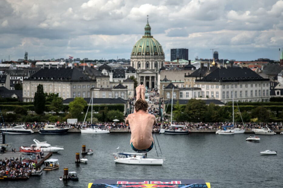 'Red Bull Cliff Diving' regressa aos Açores com saltos do ilhéu da Vila Franca do Campo